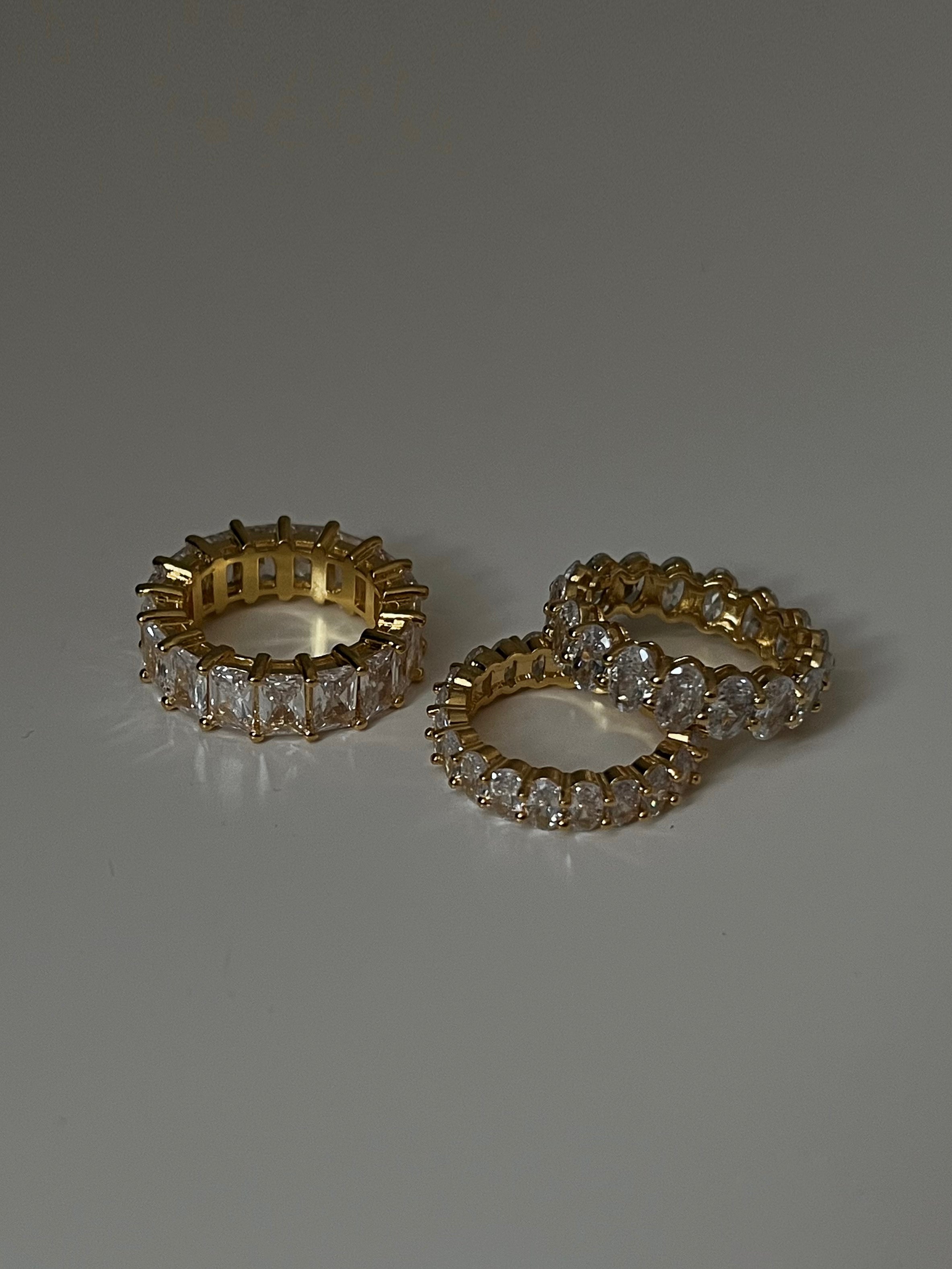 Ringe mit großen Zirkoniasteinen