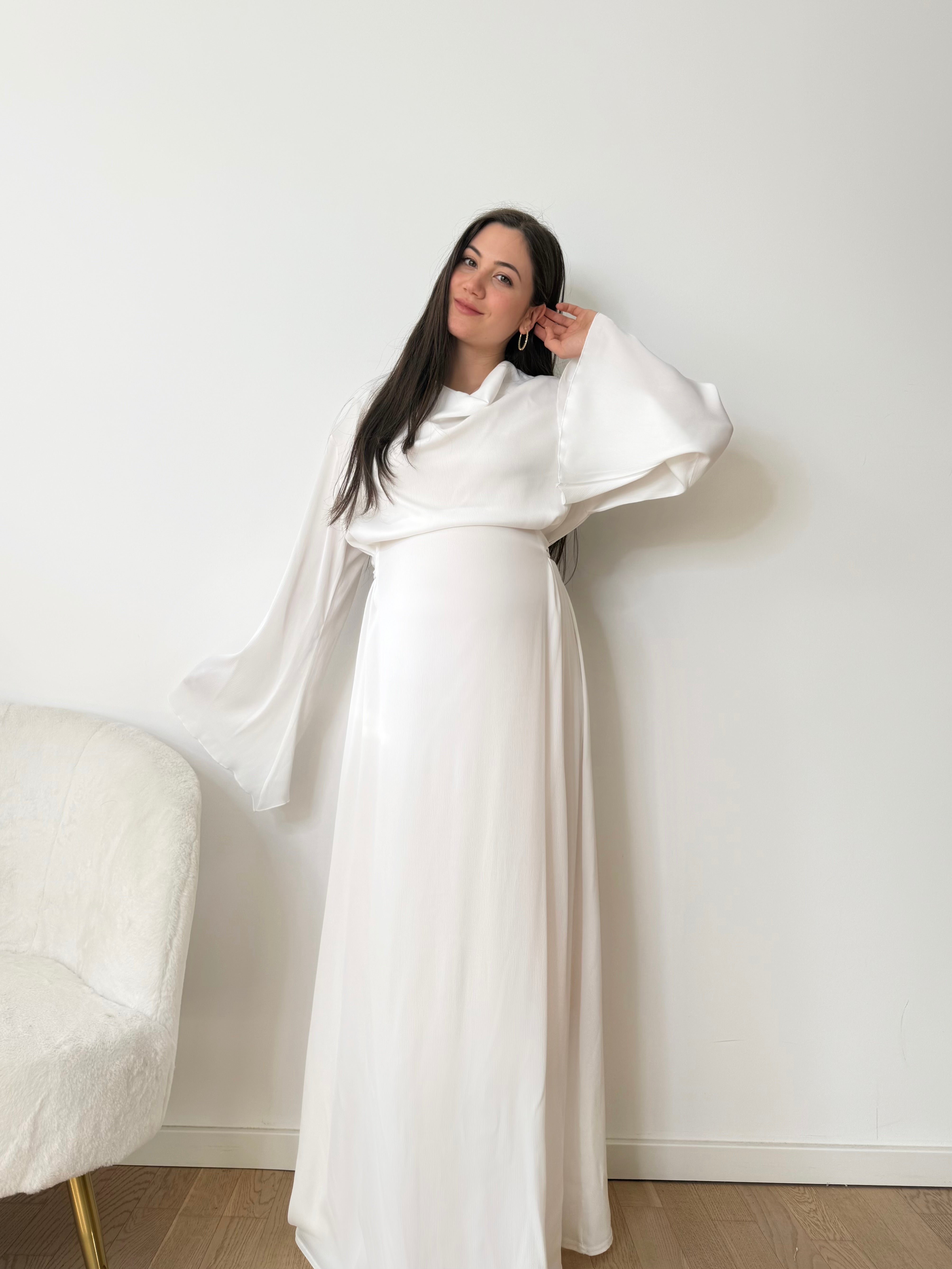 Abaya aus zartem Crépe-Jersey mit Wasserfallausschnitt