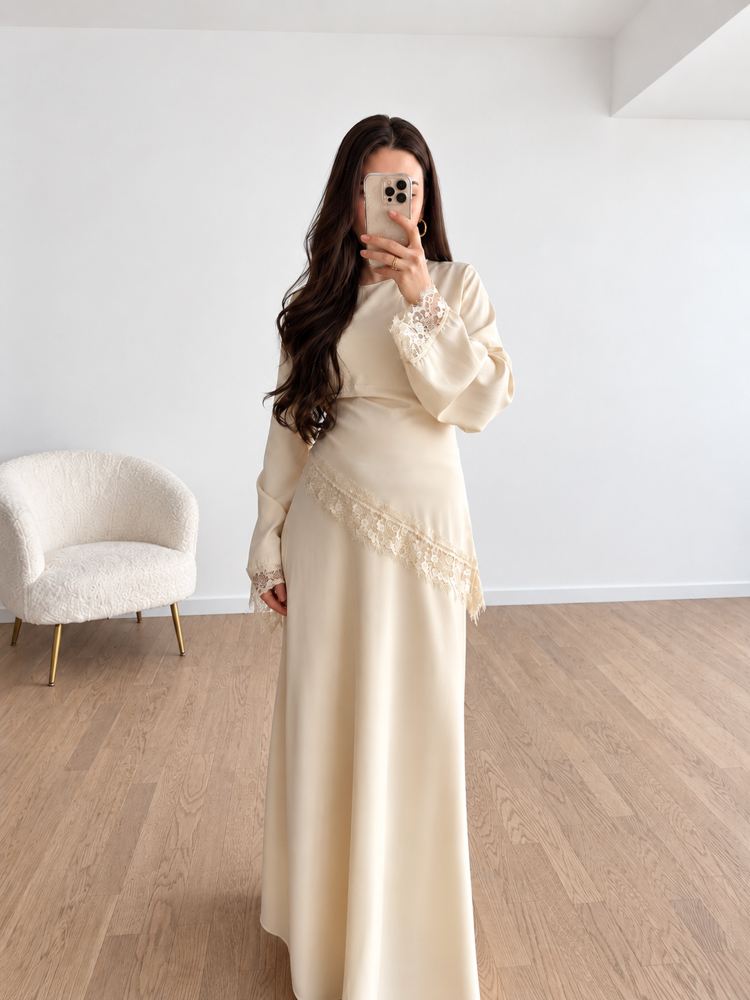 Flowing satin skirt 