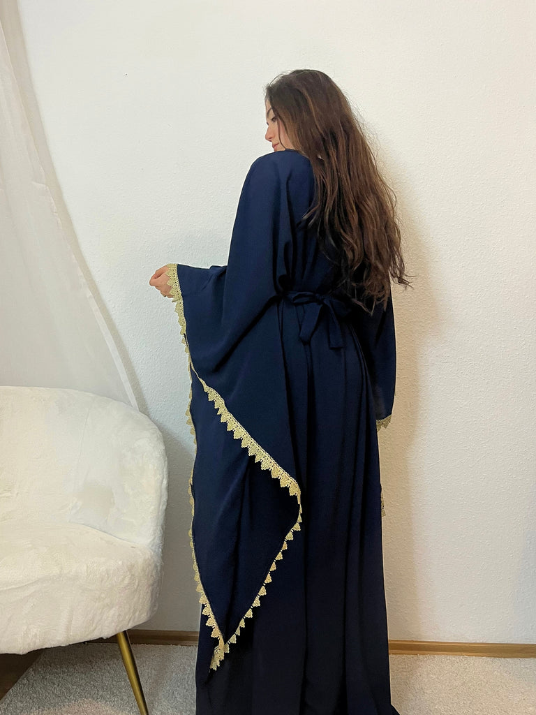 Abaya mit Fledermausärmeln und Stickerei