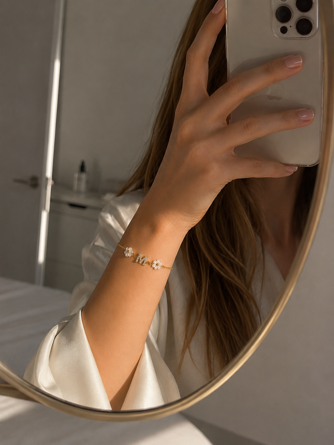 Blümchen-Armband aus Miyuki-Perlen mit Buchstaben