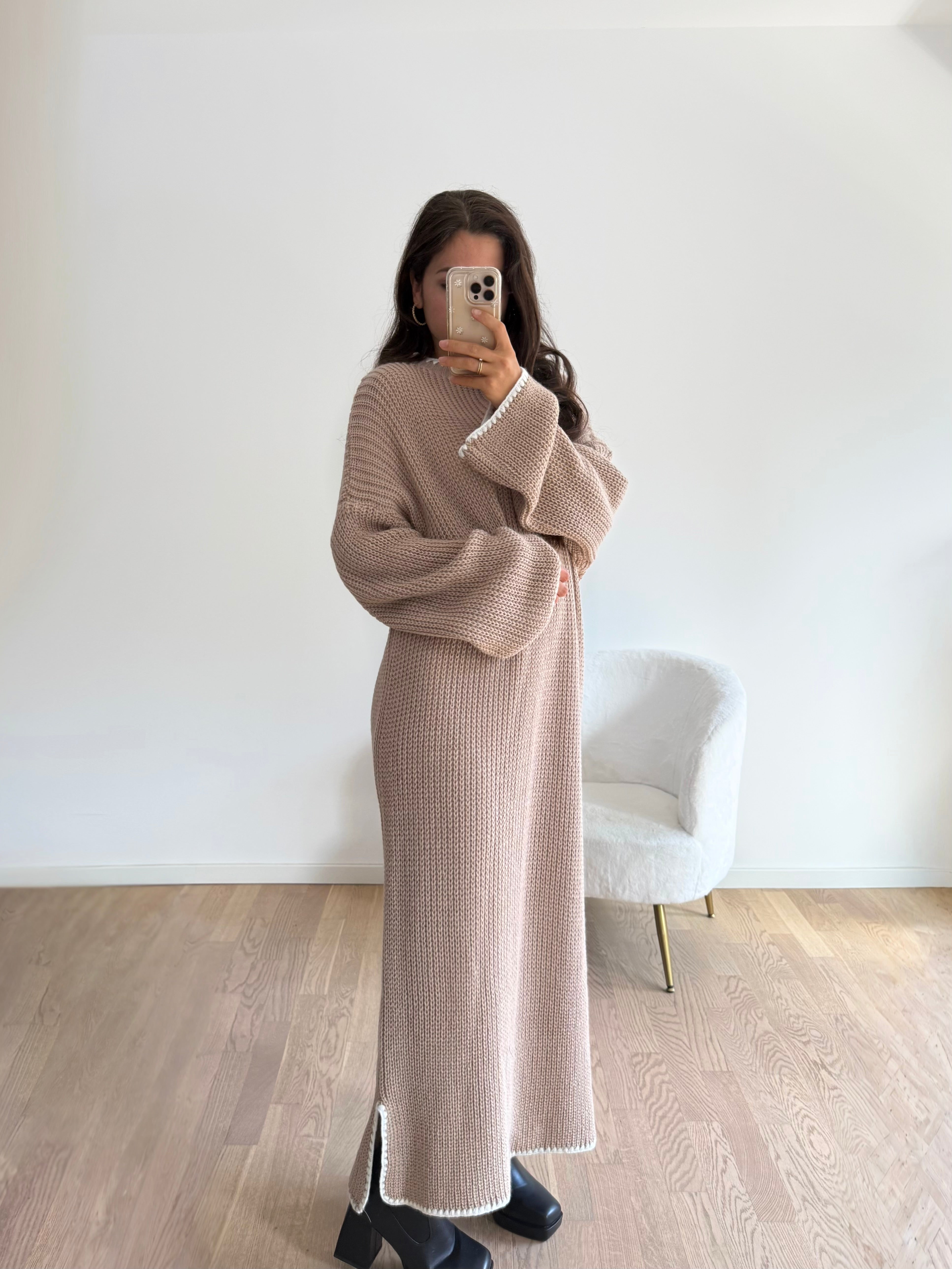 Locker fallendes Strickkleid