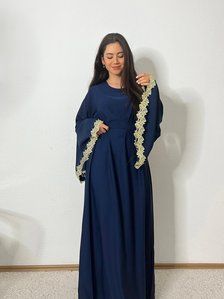 Abaya mit bestickten Trompetenärmeln