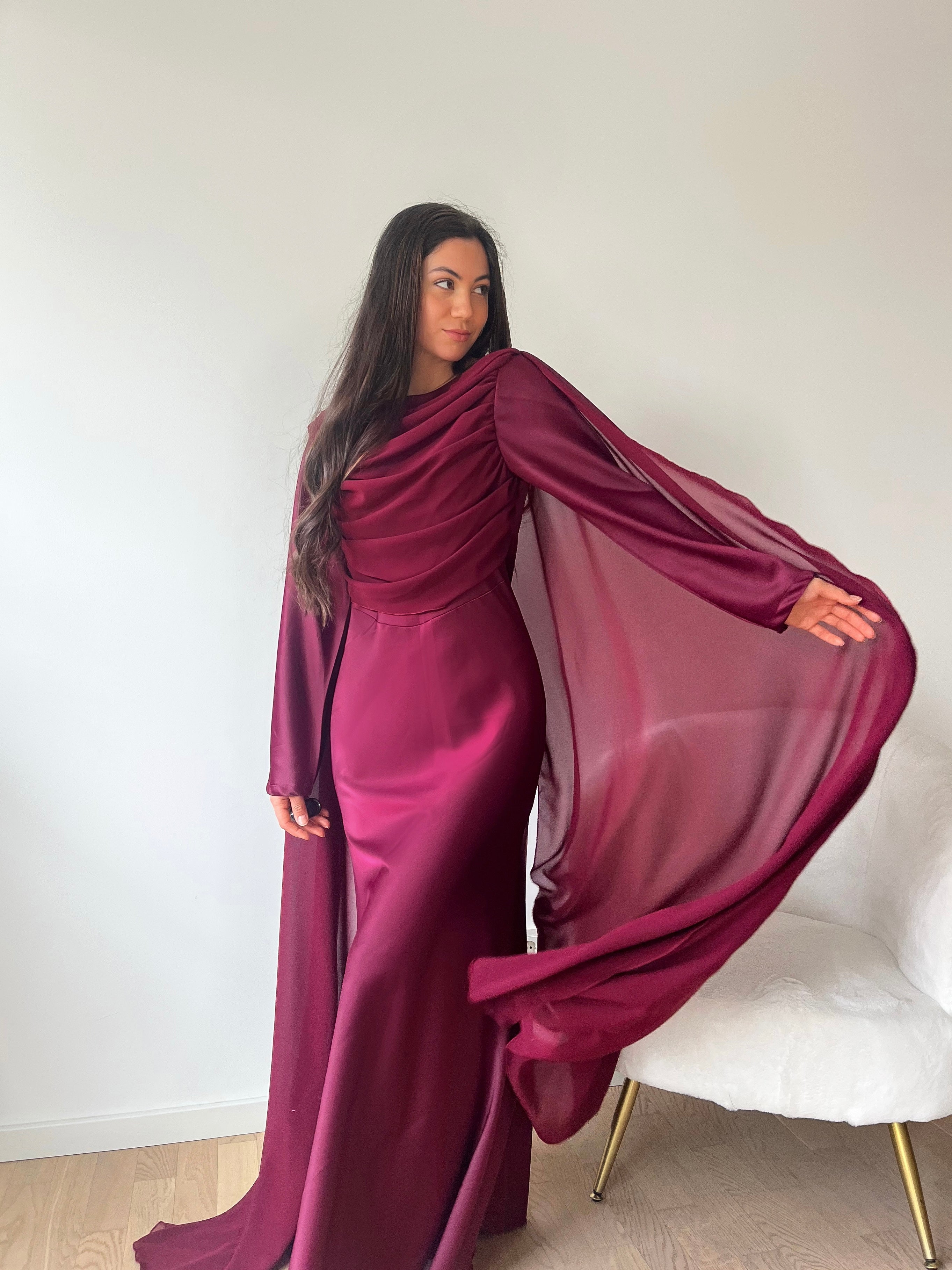 Abaya mit Tüllbedeckung und Schleier