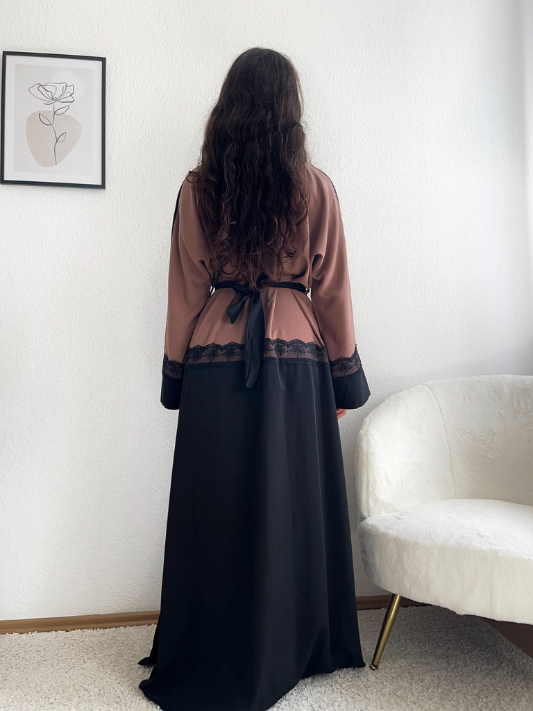 Abaya mit Spitzendetails