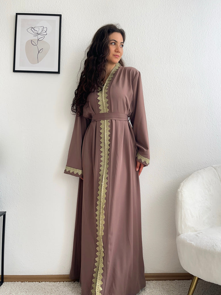 Abaya mit auffälliger Stickerei und Reißverschluss